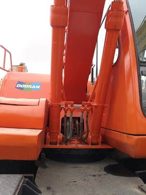 DOOSA DH140W-7 Excavadora usada com bomba hidráulica Parker Velocidade nominal 4,2 km/h Máquina