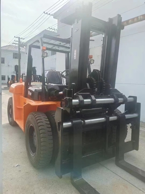 Aumente a eficiência do seu armazém com a empilhadeira HANGCH R100 e o comprimento do garfo de 1220 mm