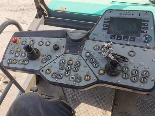 FPT Motor Vogel 1800-2L Máquina de construção de pavimentador de pitch com boas condições de trabalho