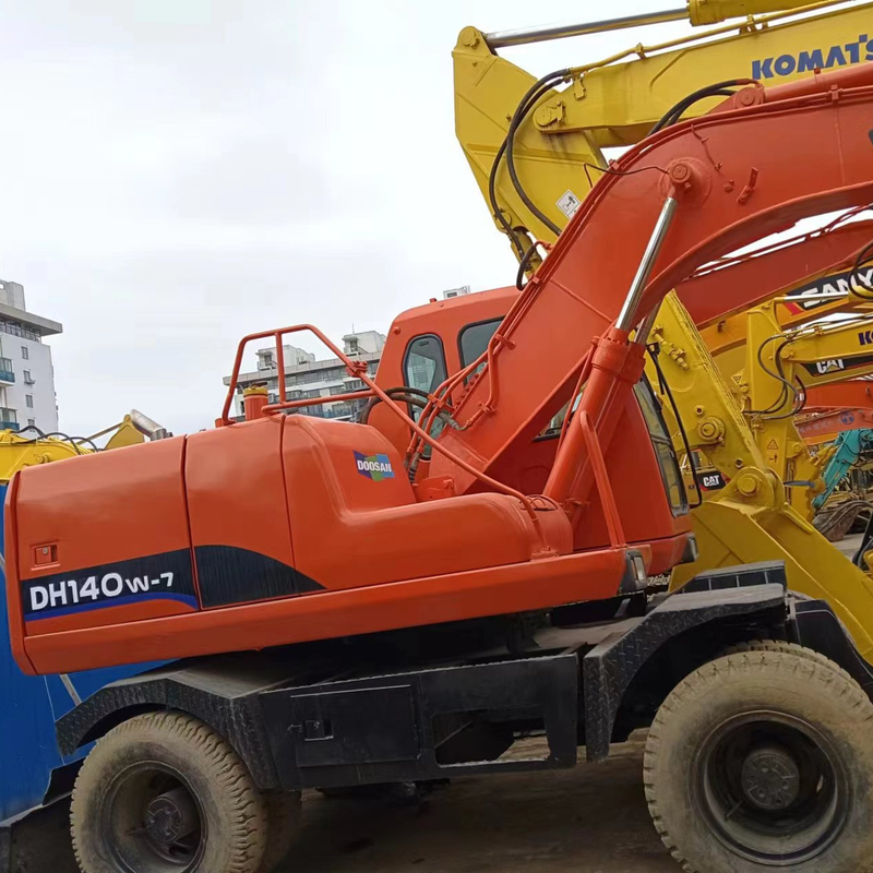 DOOSA DH140W-7 Excavadora usada com bomba hidráulica Parker Velocidade nominal 4,2 km/h Máquina
