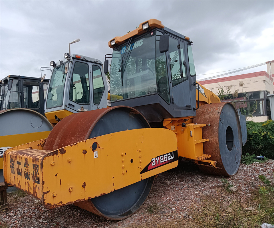Força emocionante 50KN 21000 KG Usado Roller Rodoviário 3Y252 para a sua construção