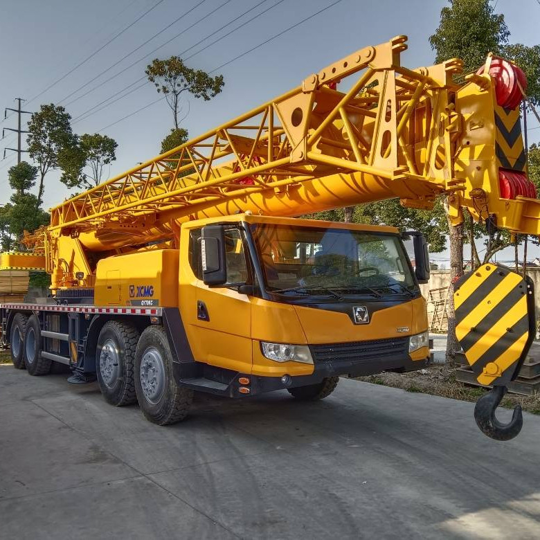 350 KN.m Momento de elevação nominal utilizado no guindaste de camião XCM QY70KC para operações pesadas