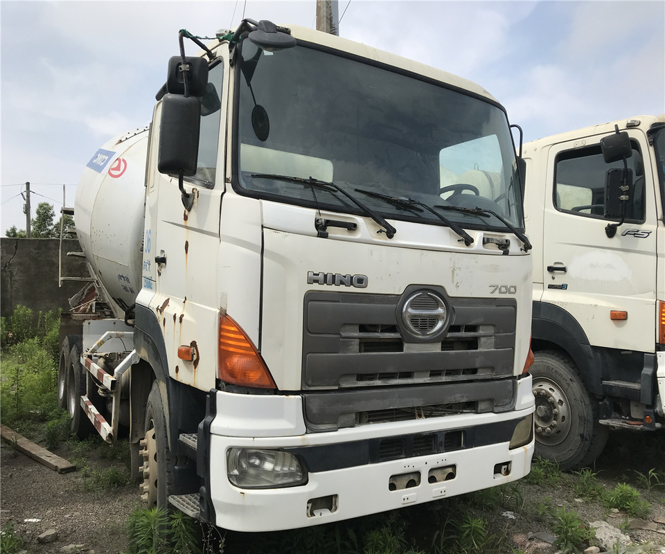 12000 KG Produto de concreto 12,9L Usado HINO700ZOU caminhão de mistura para construção a preços acessíveis